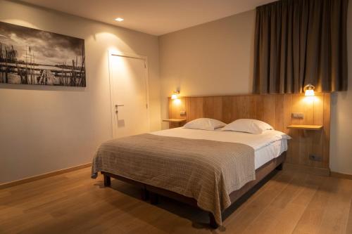 Deluxe Double Room image 4