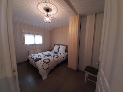 Gîte Les Grands Prés (Gite Les Grands Pres) in Шарет-Варен