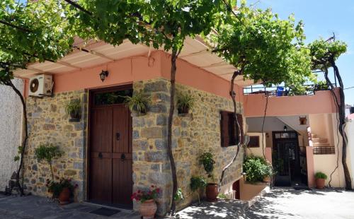 Traditional Residence with terrace