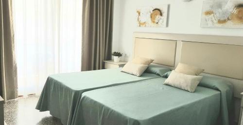 Twin room, pool view