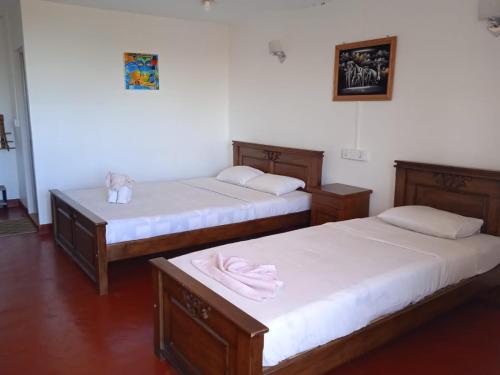 2 queen beds