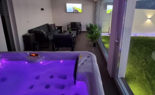 Hidden Gardens Luxury Apartments with Jacuzzi - image 4