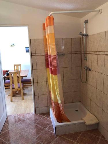 Apartments in Sveti Juraj 27785, Burnjak