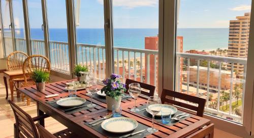  <1 Min Beach, Sea Views, AC, Wifi, Pool, 3xTennis in Alicante