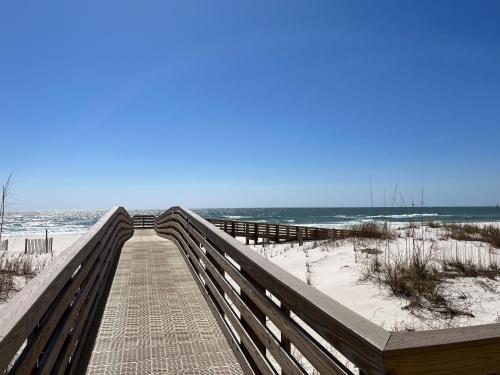 Ole River Hideway, Orange Beach, Updated 2 Bedroom Waterfront Condo, Wind Drift