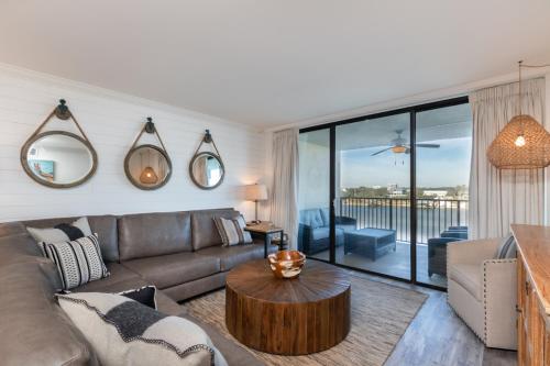 Ole River Hideway, Orange Beach, Updated 2 Bedroom Waterfront Condo, Wind Drift - Tap to explore photos