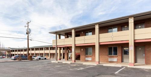 Cedar Valley Inn Cedar Valley Inn