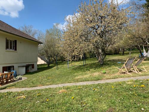 Сад, Charme à Saint-Fargeau (Charme a Saint-Fargeau) in Сан-Фарго