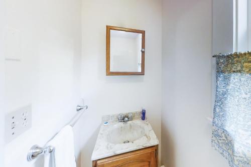 Appalachee Pond Waterfront Cottage