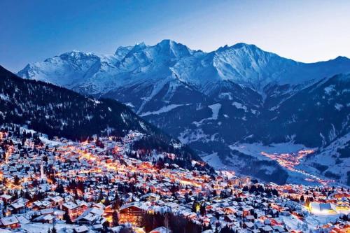 Ski-in, Chalet-style appt Central Verbier - 1 Min Walk to Lift in Bagnes