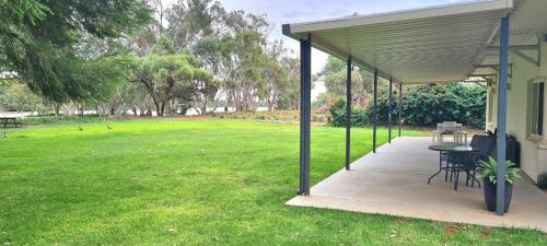 Riversands Rest Accommodation Paringa - River Box Cottage