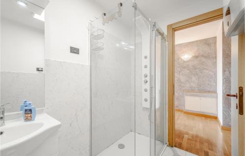 One-Bedroom Apartment image 10