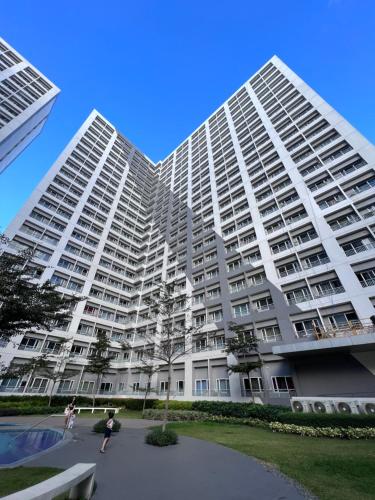 Taguig City Grace Residences with small balcony