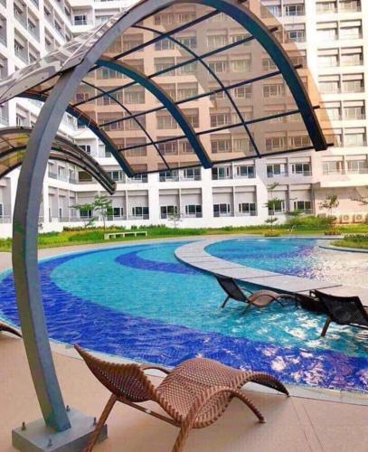 Taguig City Grace Residences with small balcony, Manila (fotografie 2)