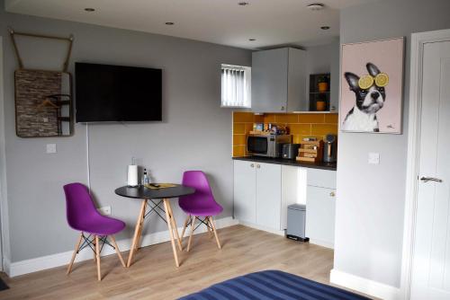 Modern Luxury 1 bed apartment with parking near Stansted Airport