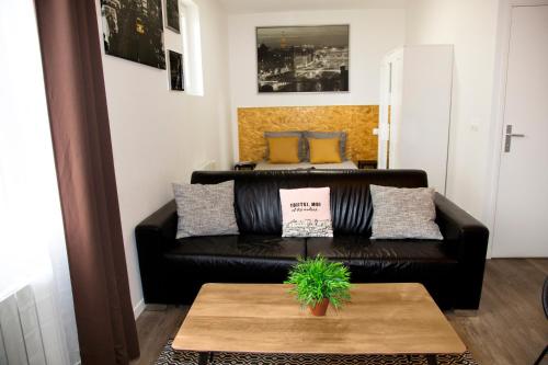 Les Lofts De Provins: Apt 4 - Tap to explore photos