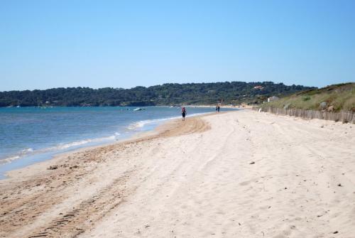 La Capte idyllique- Hyères Plage T3 CLIM WIFI BY HC