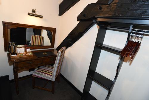 345080408 The Black Boy Inn
