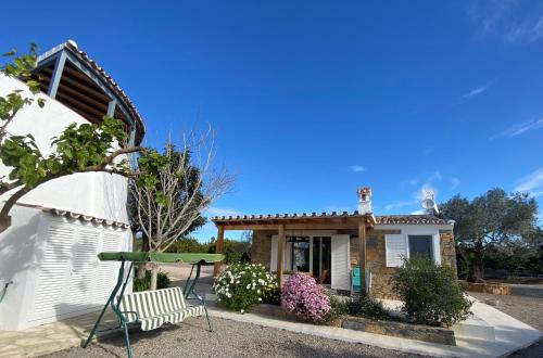 CASA DA PEDRA-QUINTA DOS CEDROS-TAVIRA – khách sạn tại Santa Luzia