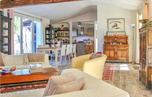 Lovely Home In Tourrettes With Private Swimming Pool, Can Be Inside Or Outside - Location saisonnière - Tourrettes