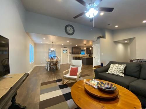 Texas Hill Country Ranch House - Great Views - Near Hidden Falls Park thumb 4