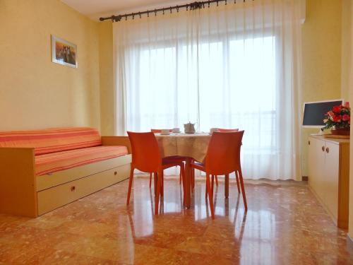 Two-Bedroom Apartment (4 Adults + 2 Children) with Terrace