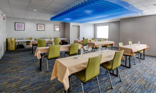 Holiday Inn Express & Suites Ashtabula-Geneva, an IHG Hotel in Austinburg, USA
