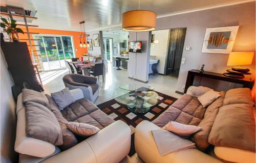Amazing Home In Moelan Sur Mer With Kitchen - Location saisonnière - Moëlan-sur-Mer