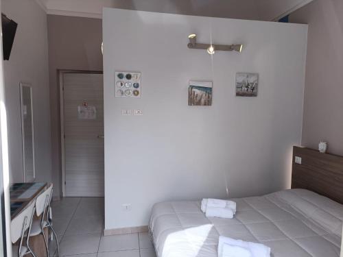 Standard Double or Twin Room with Balcony image 10