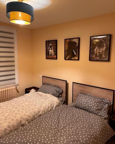 1 double bed, 2 twin beds
