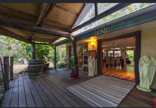 The Wake-up Call Accommodation & Retreats - Noosa Hinterland