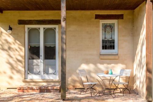 The Carriages Boutique Hotel and Vineyard Over view