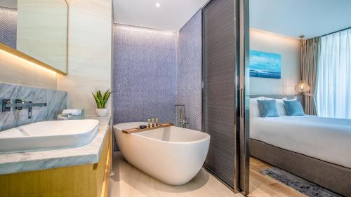 room detail thumbnail 2