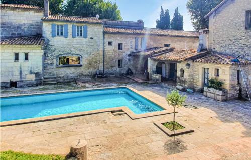 Awesome home in Beaucaire with 6 Bedrooms gîte à louer Saujean