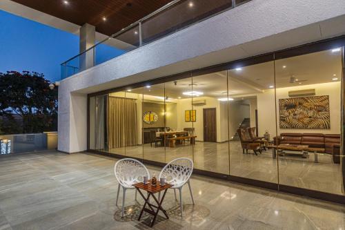 Entree, 0m² 3 slaapkamer, 3 privé badkamer  in Devali (SaffronStays Jannat) in Koknipura