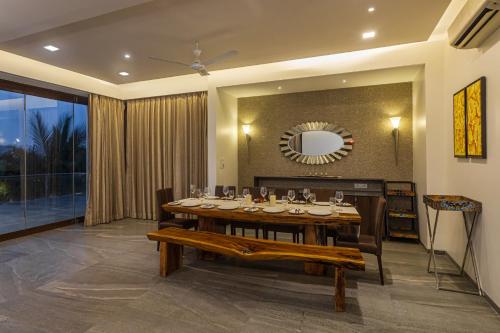 Faciliteiten, 0m² 3 slaapkamer, 3 privé badkamer  in Devali (SaffronStays Jannat) in Koknipura