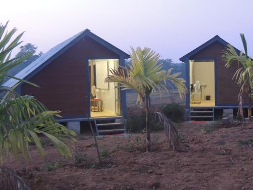 Room in Farmhouse - Dandeli - Aura Jungle Stay Shindholi