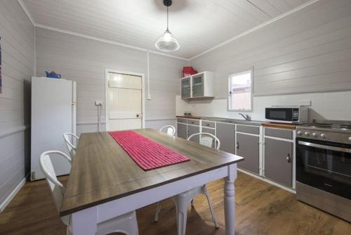 Kitchen, The Radford Couples Cottage Heart of Stanthorpe in Stanthorpe
