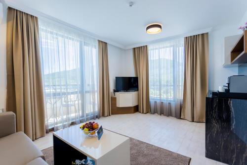 Onyx Beach Residence - Free Beach Access & Parking in สเวติ วลาส