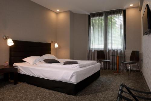 St. George Hotel - image 8