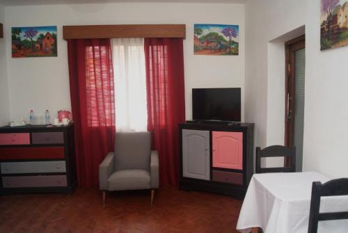 Villa Mahefa - WiFi Fibre - Parking & Jardin - Netflix - Hôtel proche RN1 RN4 RN7 - image 5