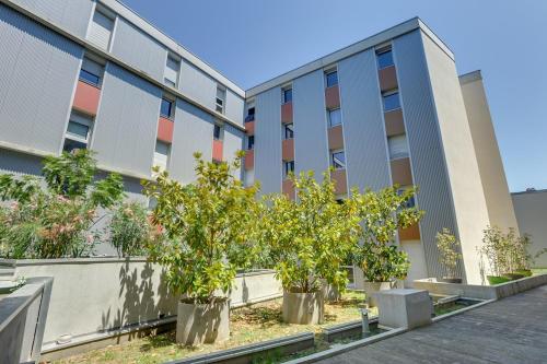 Exterior view, Apparteo Toulouse in Casselardit