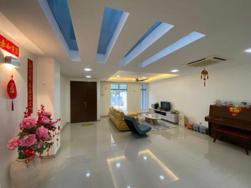 Entire Residential Home•Jia Residences Bkt Serdang沙登温暖的家