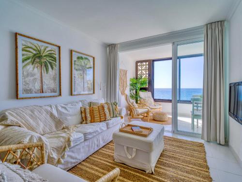 Seaside Apt with Sunset Views and Fast Wifi Seaside Apt with Sunset Views and Fast Wifi