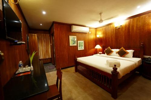 Deluxe Double Room image 10