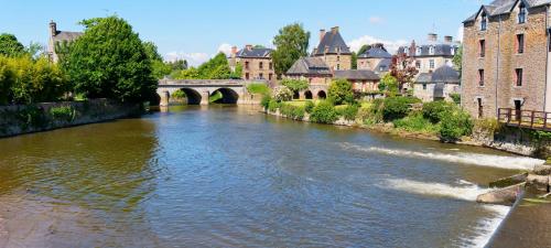 Cerca de lugares turísticos, La Clé du Génie (La Cle du Genie) in Ducey