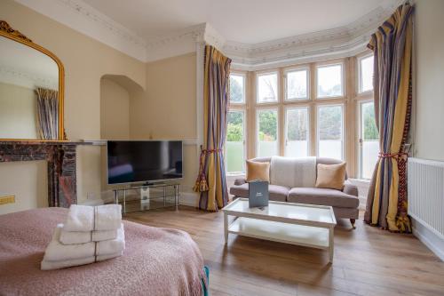 Number 17 Bath - main image