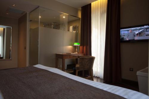Juliet Rooms & Kitchen - image 10