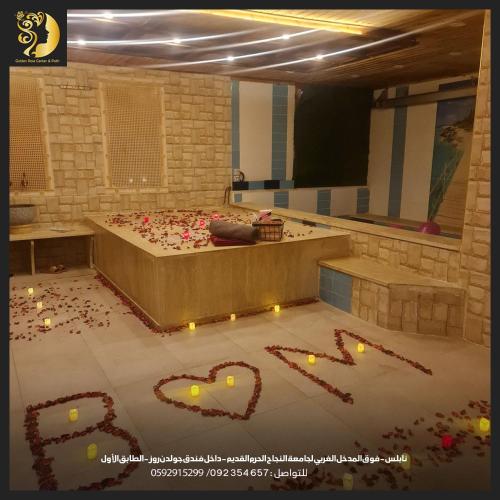 สระว่ายน้ำ, Golden Rose Hotel in นาบลุส