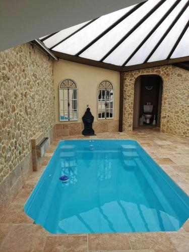 Villa de 2 chambres avec piscine privee sauna et terrasse amenagee a Folleville gîte à louer Saint-Vincent-du-Boulay